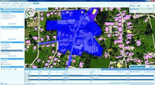Capture d'écran d'un polygone tracé dans une ville en vue satellite dans GeoMedia Smart Client
